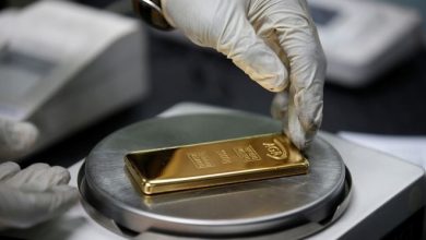صورة الذهب يهبط مع تعافي الدولار والمستثمرون يترقبون التحفيز الأمريكي