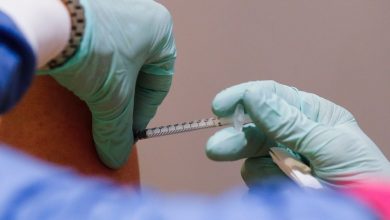 صورة في اليوم الأول.. تطعيم 1141 مواطنا من الفئات المستحقة بلقاح فيروس كورونا