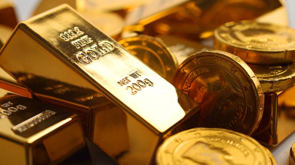 صورة الذهب ينزل مع دعم التجارة للدولار والبلاديوم عند مستوى قياسي