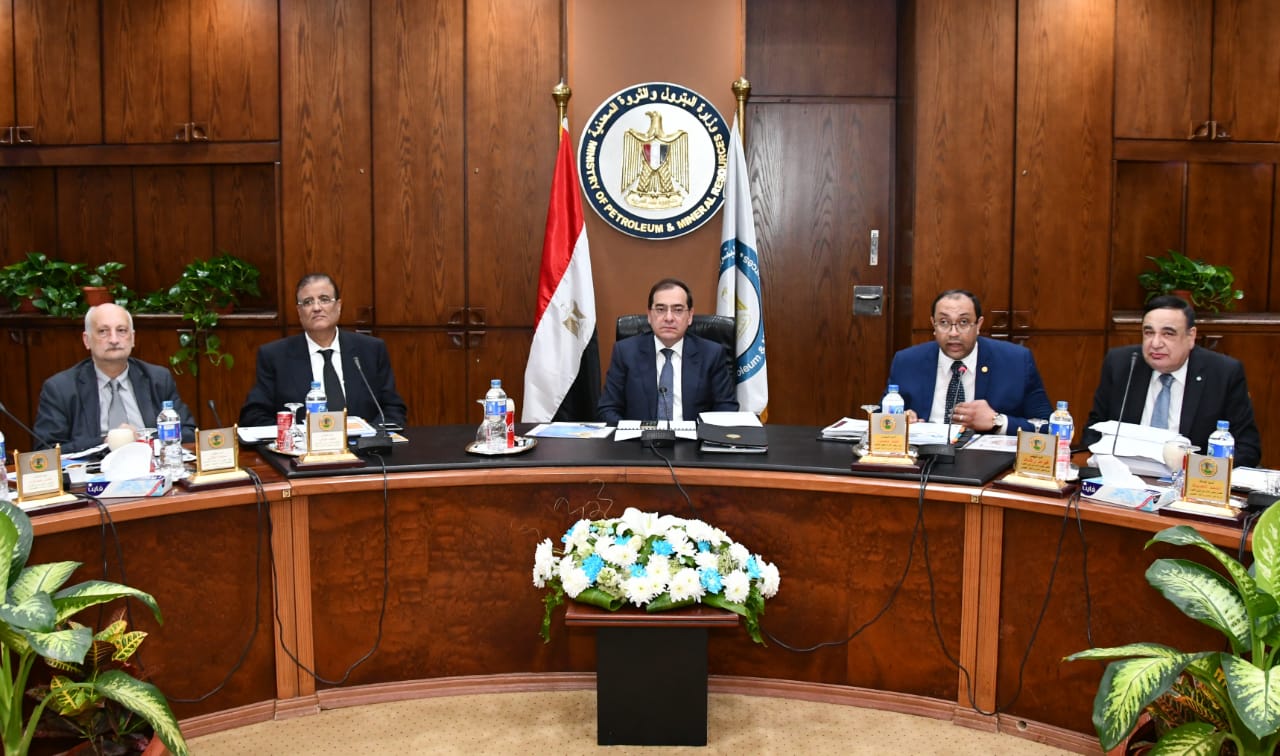 صورة وزير البترول: مصر تعمل على تطوير البنية الأساسية لاستخدام الغاز في المدن الأردنية