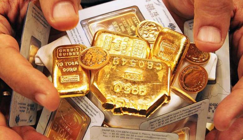 صورة الذهب يرتفع بفعل بيانات ضعيفة من الصين تكبح الشهية للمخاطرة