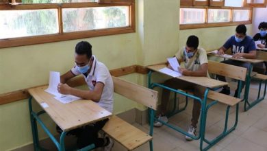 صورة بدء امتحان العربي لطلاب الصف الأول الثانوي إلكترونيًا وورقيًا بالمدارس