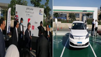 صورة وزير قطاع الأعمال “يحجز” سيارة كهربائية “نصر E70”