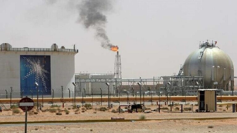 صورة السعودية تخفض إمدادات النفط ليوليو لمشترين آسيويين