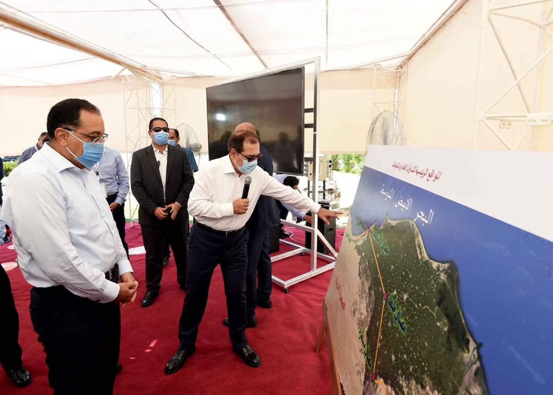 صورة رئيس الوزراء يشهد تشغيل خط الشحن البحري بطول 8 كم والشمندورة البحرية الجديدة بميناء الحمراء البترولي بالعلمين الجديدة