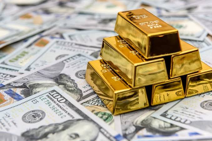 صورة الذهب يفقد بريقه.. والدولار يخمد ثورة المعدن الأصفر