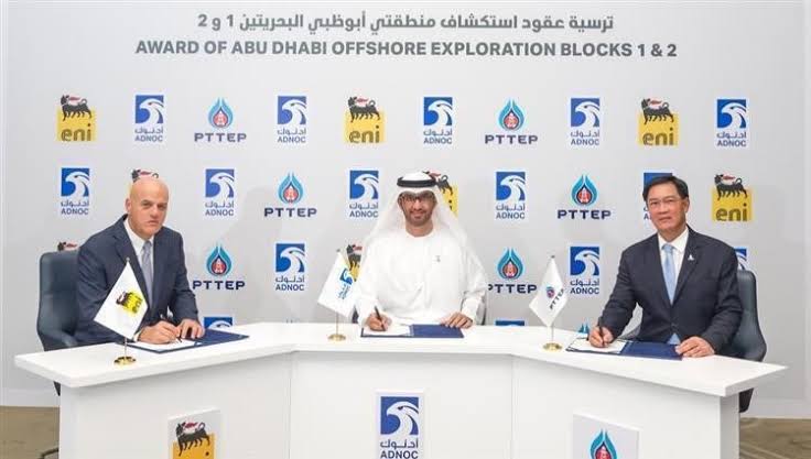 صورة اتفاقية بين “أدنوك” وتحالف بقيادة “إيني” و”PTTEP” لاستكشاف النفط والغاز