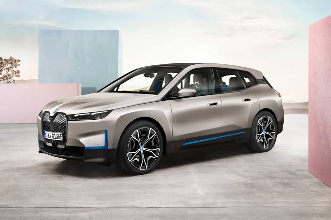 صورة BMW تعتزم منافسة “تسلا” بسيارة دفع رباعي كهربائية
