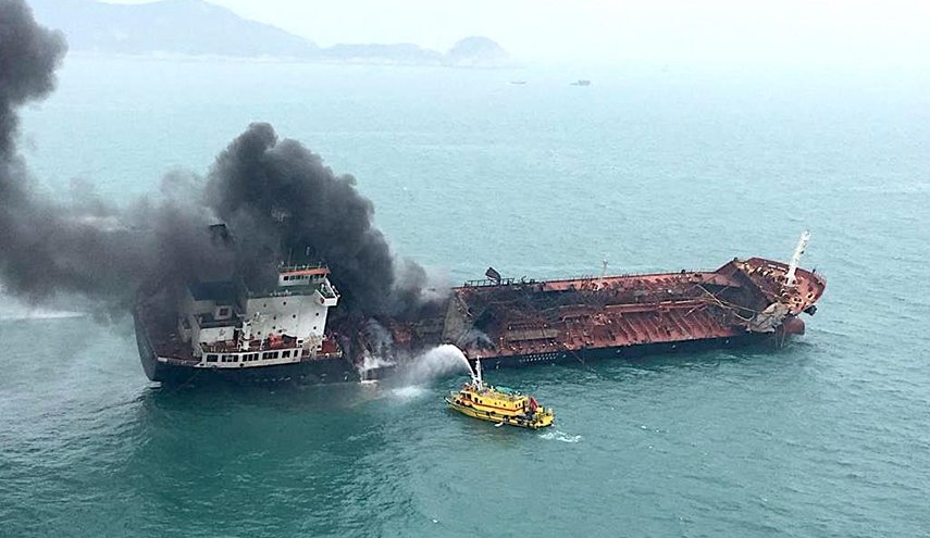 صورة قطر ناقلة النفط قبالة سواحل سريلانكا بعد السيطرة على الحريق على متنها