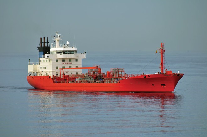 صورة “أدنوك” تحول أسطولها البحري للعمل بالوقود منخفض الكبريت