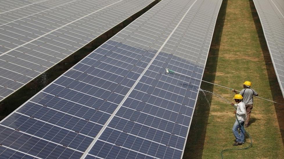صورة الهند تهدف لتشغيل نصف محطات الوقود المملوكة للدولة بالطاقة الشمسية في غضون 5 سنوات