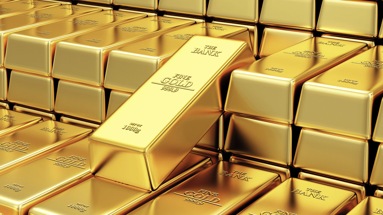 صورة الذهب يتراجع مع توقف هبوط الدولار
