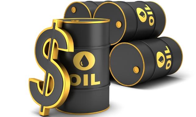 صورة النفط يقفز 4% بعد 6 جلسات من الخسائر